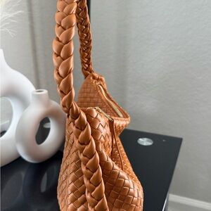 Woven Braided Handle Shoulder Bag - Tan
